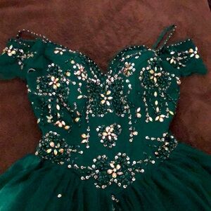 Ball gown. Emerald green.